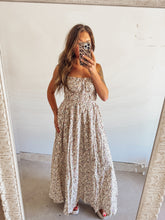 Load image into Gallery viewer, Open back floral dress
