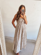 Load image into Gallery viewer, Open back floral dress
